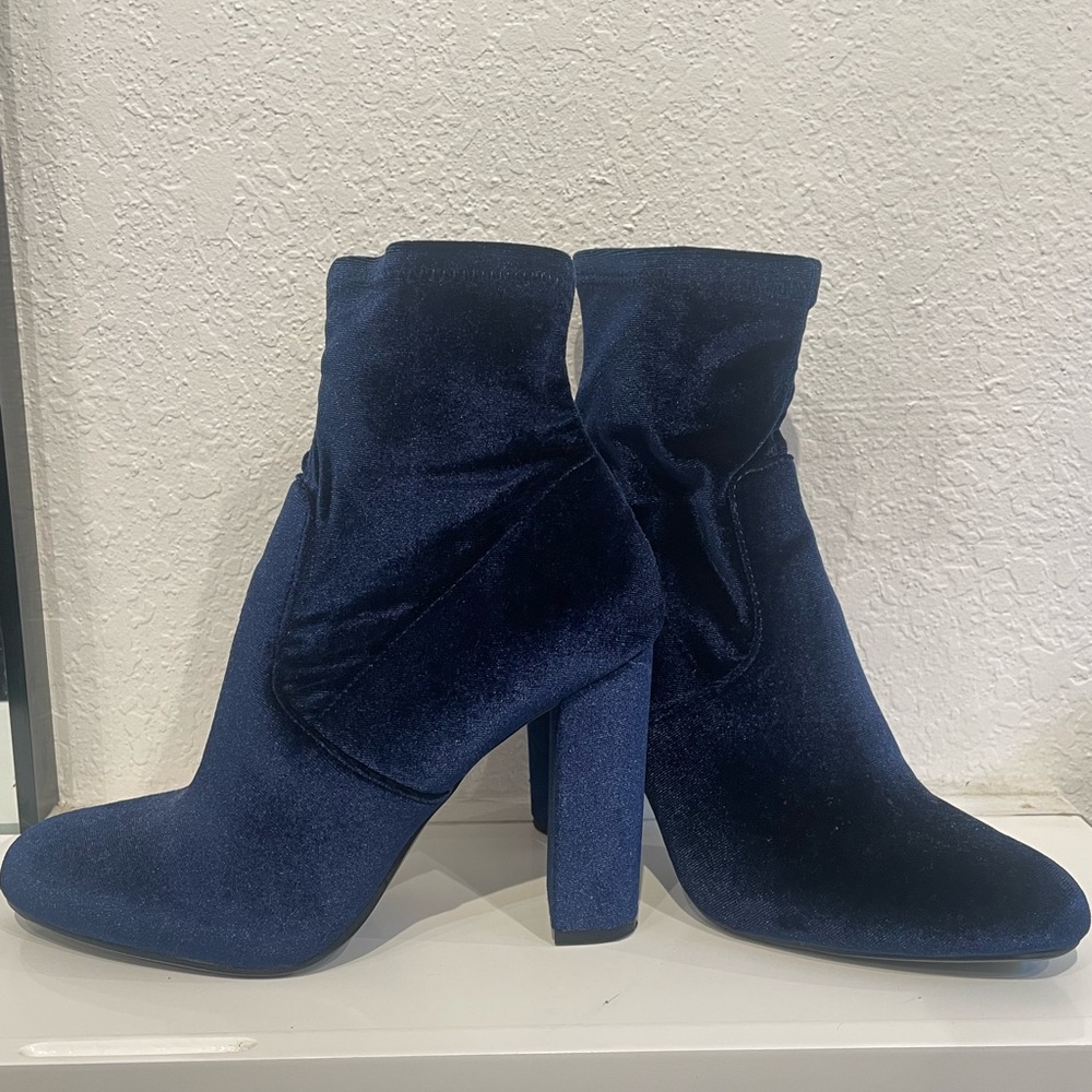 Steve Madden Blue Velvet booties - Picture 3 of 7